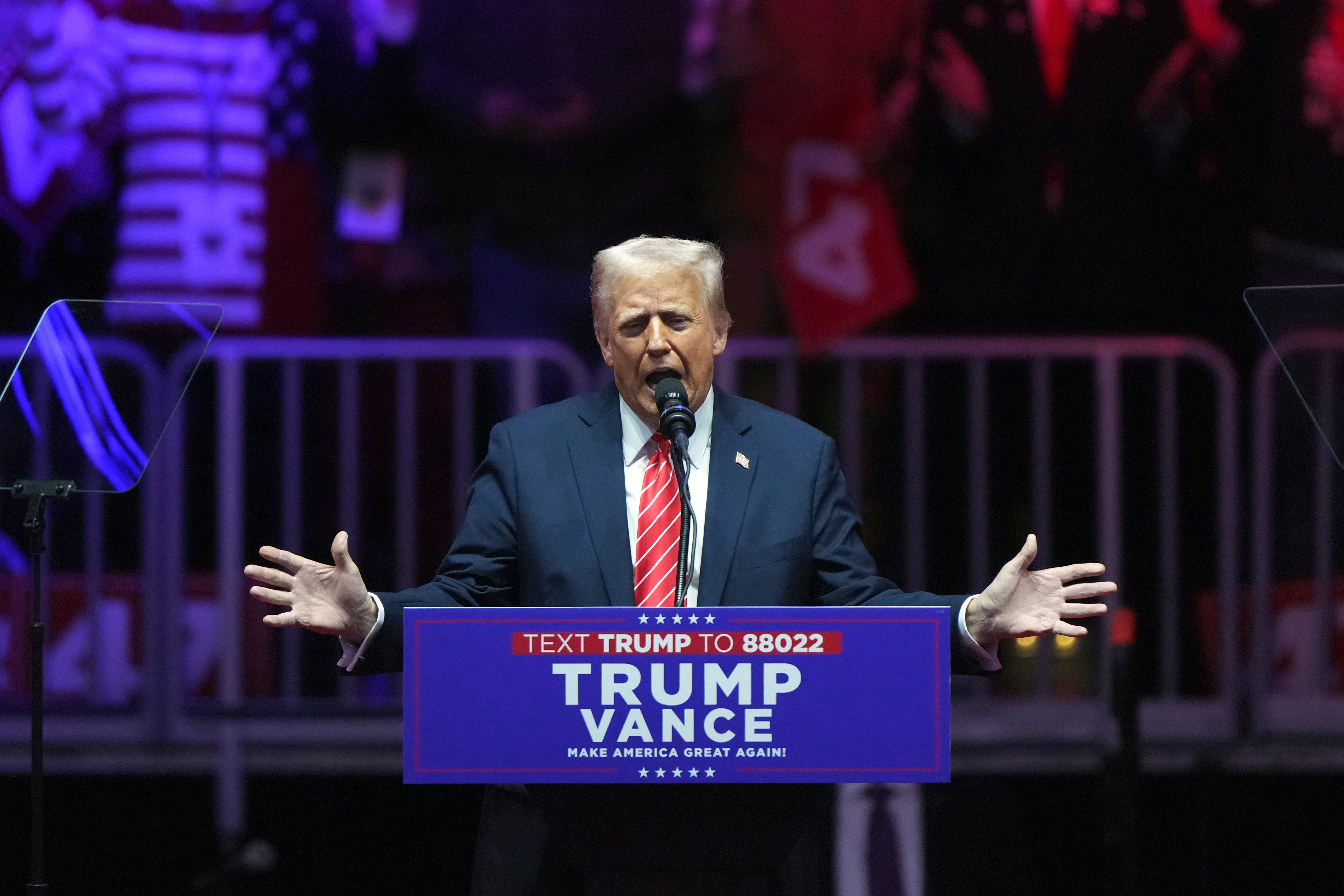 Donald Trump obraća se svojim pristašama na skupu 'Make America Great Again Victory Rally' u Washington DC Capital One Areni 19. siječnja 2025.