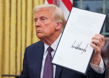Trumpov ‘šok i strahopoštovanje’: Zaboravite prvih 100 dana, novi predsjednik pokazuje frenetičan tempo u prvih 100 sati