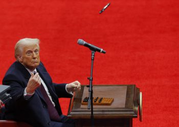 Trumpove izvršne uredbe prvog dana usmjerene su na imigraciju, prava transrodnih osoba i bušenje nafte. Ono što znamo