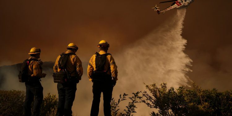 Trumpovo naređeno vodno ‘rješenje’ za borbu protiv kalifornijskih požara pojavljuje se suha, dužnosnici naplate