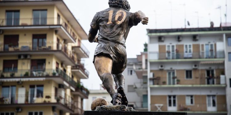 U svijetu postoji više od 400 statua posvećenih igračima, trenerima, predsjednicima