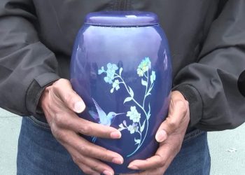 U tijeku je potraga nakon što je urna s pepelom ostavljena u trgovini Georgia Goodwill