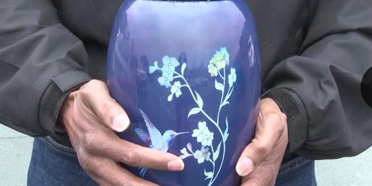 U tijeku je potraga nakon što je urna s pepelom ostavljena u trgovini Georgia Goodwill