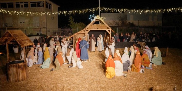 U župi Gospe od Zdravlja u Podstrani uprizorene žive jaslice