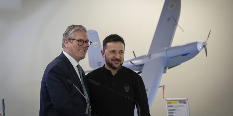 UK obećava ‘istražiti opcije’ za vojne baze u Ukrajini — RT World News