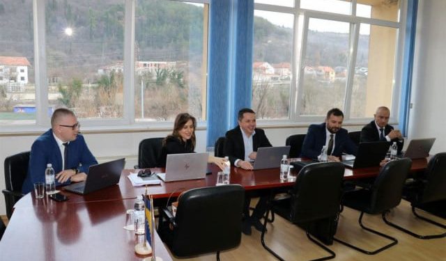 USVOJEN PRIJEDLOG PRORAČUNA ŽZH Više novca za majke i djecu, Sveučilištu ide pet milijuna maraka, a braniteljima tri