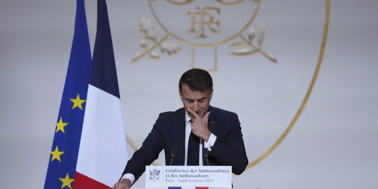Ukrajina bi trebala biti ‘realistična’ – Macron — RT World News
