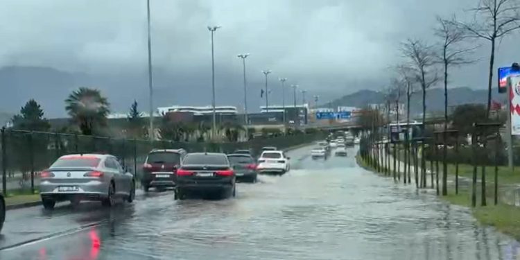 VIDEO Kolaps i poplava na izlazu iz Splita