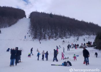 VIDEO Rani početak skijaške sezone na Kupresu privukao mnoštvo posjetitelja