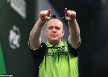 VRLO bolan put natrag do vrha finalnog rivala Ally Pally Lukea Littlera: Michaelu van Gerwenu koji nosi aparatić zubari su slomili čeljust, ima problema s gihtom – i pati se bez svoje žene frizerke u Londonu