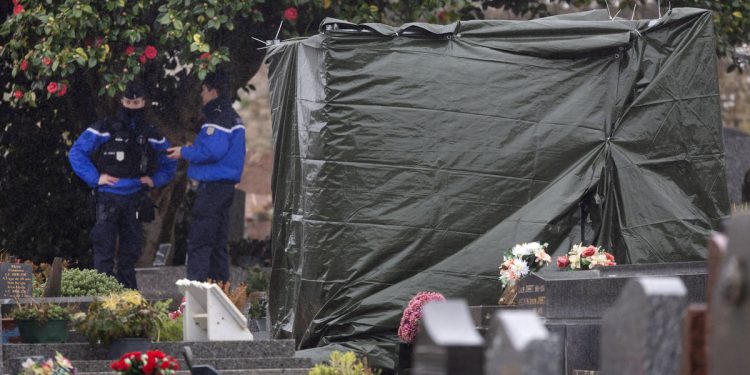 Vandalsi štete grob francuskog krajnje desnog političara Jean-Marie Le Pen