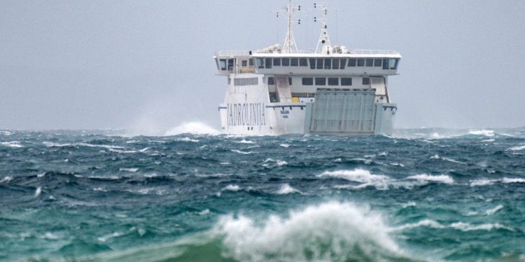 Večeras se ne može do Brača, otkazane linije