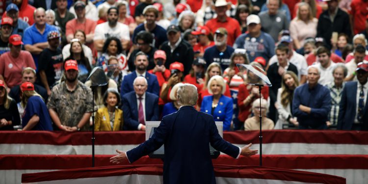 Većina Amerikanaca dijeli Trumpova stajališta – anketa – RT World News