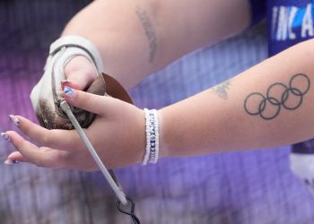 ‘Veliki tata’ ubijen u stravičnoj nesreći na bacanju čekića na sastanku u srednjoj školi