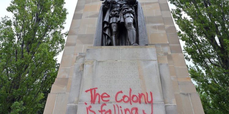 Više spomenika u Australiji oštećeno u znak prosvjeda protiv nacionalnog dana te zemlje