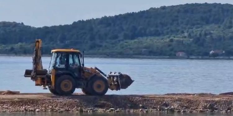 Vlasnik vodičkog hotela preko odvjetnika traži ispravak informacije o nasutom otpadu ispod hotela