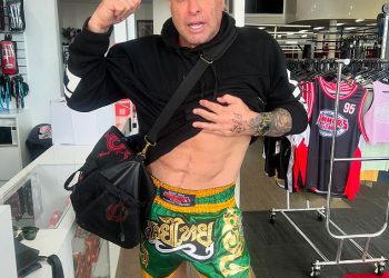 Warwick Capper, 61, pokazuje nevjerojatnu fizičku transformaciju ispred debija boksa protiv borca ​​s tetoviranim licama