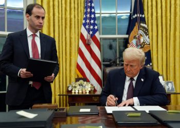 Will Scharf, Trumpov tajnik osoblja, stoji iza izvršnih naloga