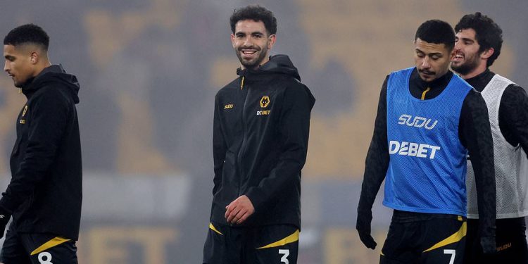 Wolves protiv Nottingham Foresta – Premier liga: rezultati uživo, vijesti o momčadi i ažuriranja dok se posjetitelji mogu izjednačiti po bodovima s drugoplasiranim Arsenalom pobjedom protiv pomlađenih Wolvesa pod vodstvom Vitora Pereire