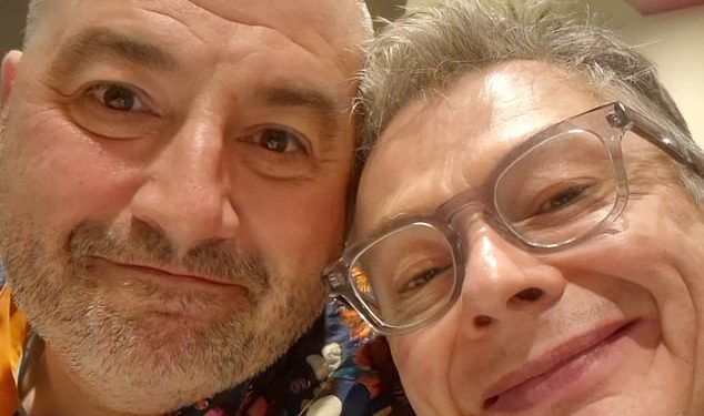 Wynne Evans ‘brat Mark pokazuje svoju’ nepokolebljujuću podršku ‘za zvijezdu i inzistira na tome da’ ima zlatno srce ‘usred tvrdnji da je’ pričvršćena iz strogo turneje ‘nakon što je Jibe ocjenjivao X ocjenu