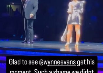 Wynne Evans odbacuje se strogo skandal dok se odlazi na pozornicu kako bi nastupio na turneji emisije – usred strahova BBC -a mogao bi ‘izdvojiti veze’ s njim nakon njegovog groznog seksualnog trzaja