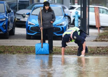 ZA ZAPLIVATI Pukla cijev, skoro pola Novog Zagreba bez vode | NACIONAL.HR
