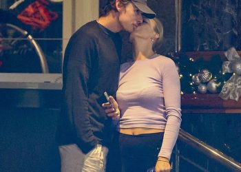 Zapečaćeno poljupcem! Moćni teniski par Alex de Minaur i Katie Boulter uživaju u noćnom provodu nakon nedavnih zaruka