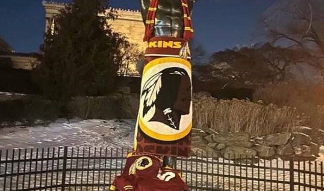 Zapovjednici riskiraju zloglasnu kletvu nakon što su navijači prije utakmice Eaglesa unakazili kultni spomenik Philadelphije