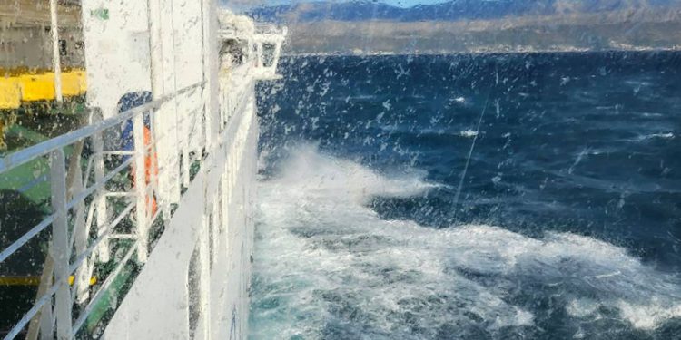 Zbog olujne bure, u prekidu brojne katamaranske linije, zatvorena A1 i omiška obilaznica