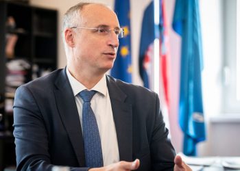 Zbog zagađenog zraka u splitskoj Sjevernoj luci Puljak pisao Plenkoviću: “Sankcionirajte odgovorne za zataškavanje!”