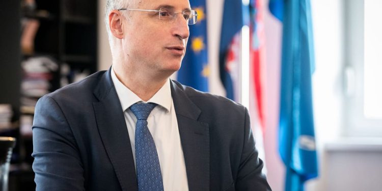 Zbog zagađenog zraka u splitskoj Sjevernoj luci Puljak pisao Plenkoviću: “Sankcionirajte odgovorne za zataškavanje!”