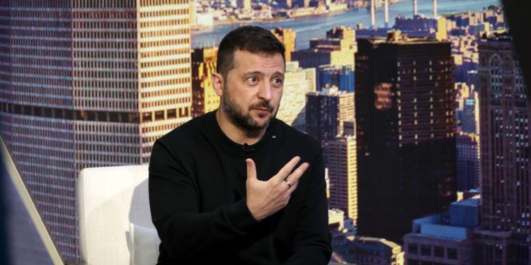 Zelenski tvrdi da je ozlijeđeni vojnik ponovno prohodao nakon susreta s njim — RT Rusija i bivši Sovjetski Savez