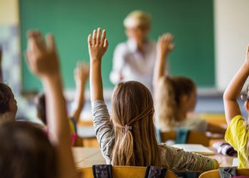 Zemlja EU postepeno će ukinuti ruski jezik u školama — RT World News