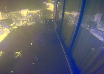 Zvono na vratima bilježi zastrašujući trenutak u požaru u Los Anđelesu koji guta imovinu | Vijesti