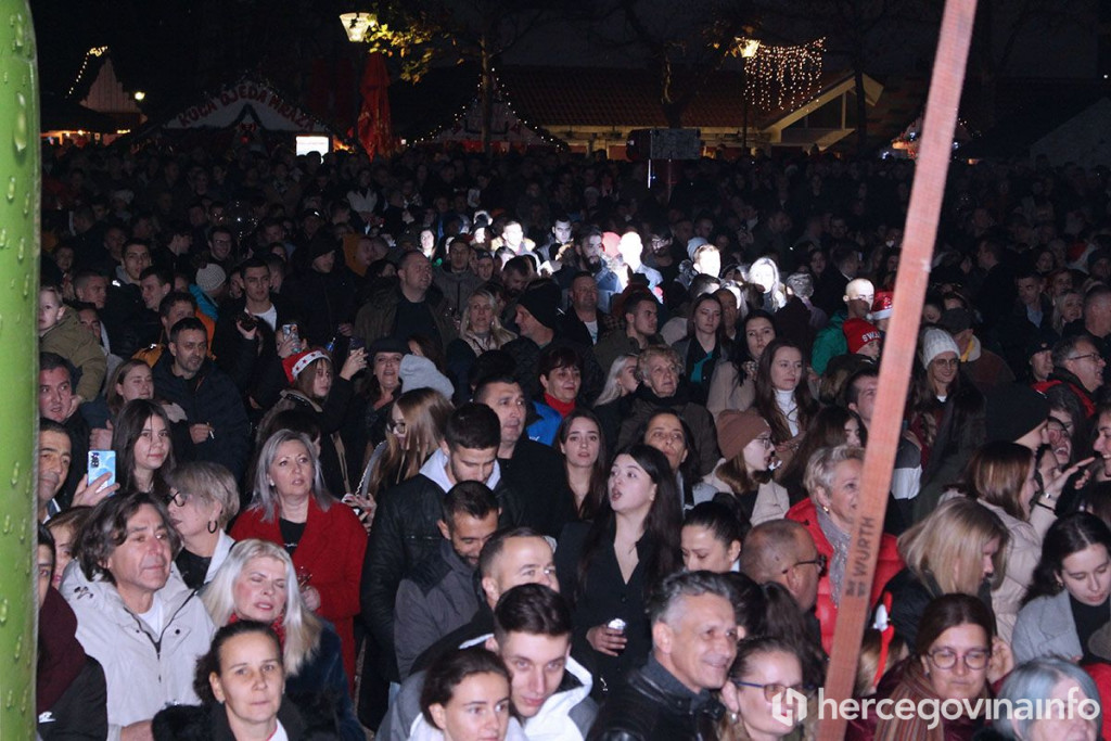 Doček nove 2023. godine grupa Gabrijel