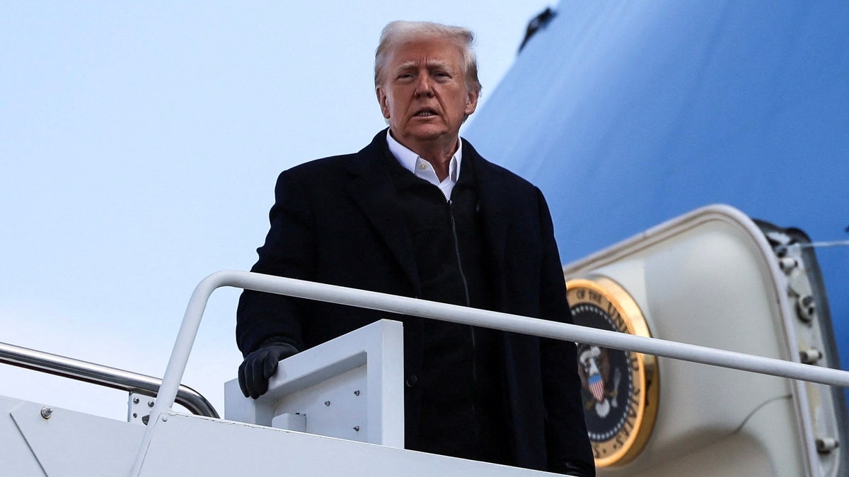 Predsjednik Donald Trump ukrcao se u Air Force One prvi put od svoje inauguracije