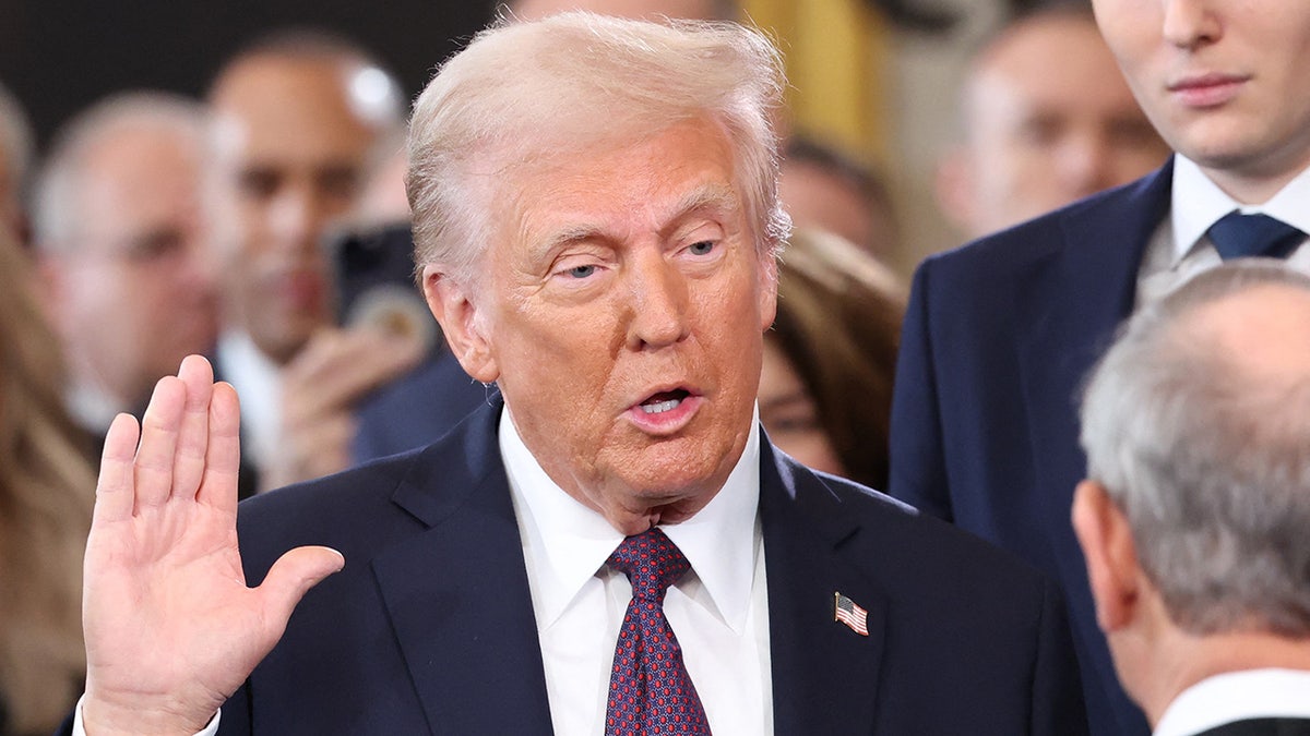 Predsjednik Donald Trump polaže zakletvu tijekom svoje inauguracije