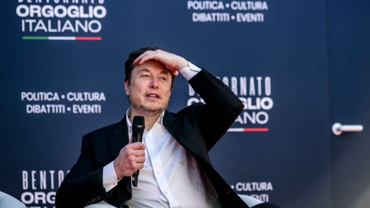 RIM, ITALIJA - 15. PROSINCA: Elon Musk, glavni izvršni direktor Tesla Inc i X (bivši Twitter) CEO govori na političkoj konvenciji Atreju koju organizira Fratelli d'Italia (Braća Italije), 15. prosinca 2023. u Rimu, Italija . Desna politička stranka talijanske premijerke Giorgie Meloni organizirala je četverodnevni politički festival u glavnom gradu Italije. (Fotografija Antonio Masiello/Getty Images)