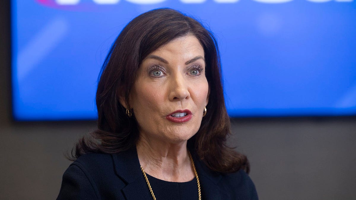 Guvernerka Kathy Hochul posjećuje sjedište Newsdaya 22. siječnja 2024. u Melvilleu, New York.