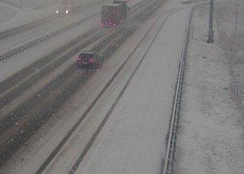 PROBLEMI U PROMETU Snijeg diljem Hrvatske, Gorskim kotarom i Likom smiju voziti samo vozila sa zimskom opremom | NACIONAL.HR