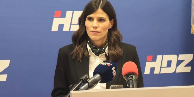 Članovi HDZ Makarska prozvali gradsku vlast. Kandidatkinja za gradonačelnicu Mustapić Glibota: “Vlast računa na amneziju našeg naroda”