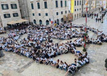 Grad − U ČAST MAESTRA! Strikoman zabilježio milenijsku fotografiju kao posvetu Đelu Jusiću (FOTO/VIDEO)