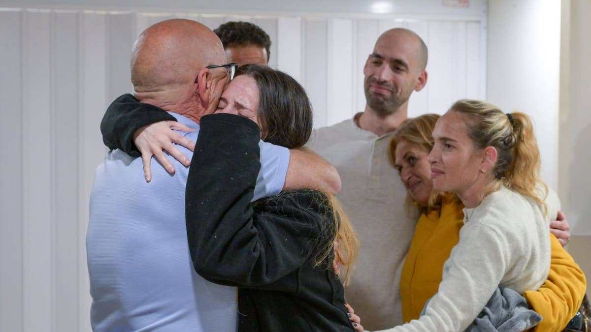 Doron Steinbrecher pozdravlja obitelj