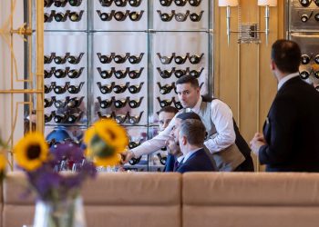 LEGENDA U GOSTIMA Zlatan Ibrahimović stigao u Zagreb, ručao sa Zajecom, pričali o stadionu! | NACIONAL.HR