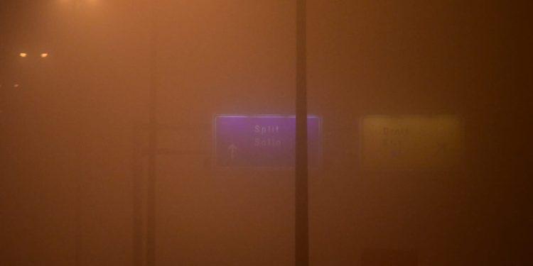 Spustila se gusta magla: prema Klisu se ne vidi ‘prst pred nosom’