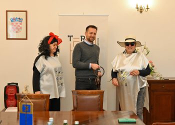 Maškare preuzele ključeve grada Trogira: Počela vladavina veselja i tradicije