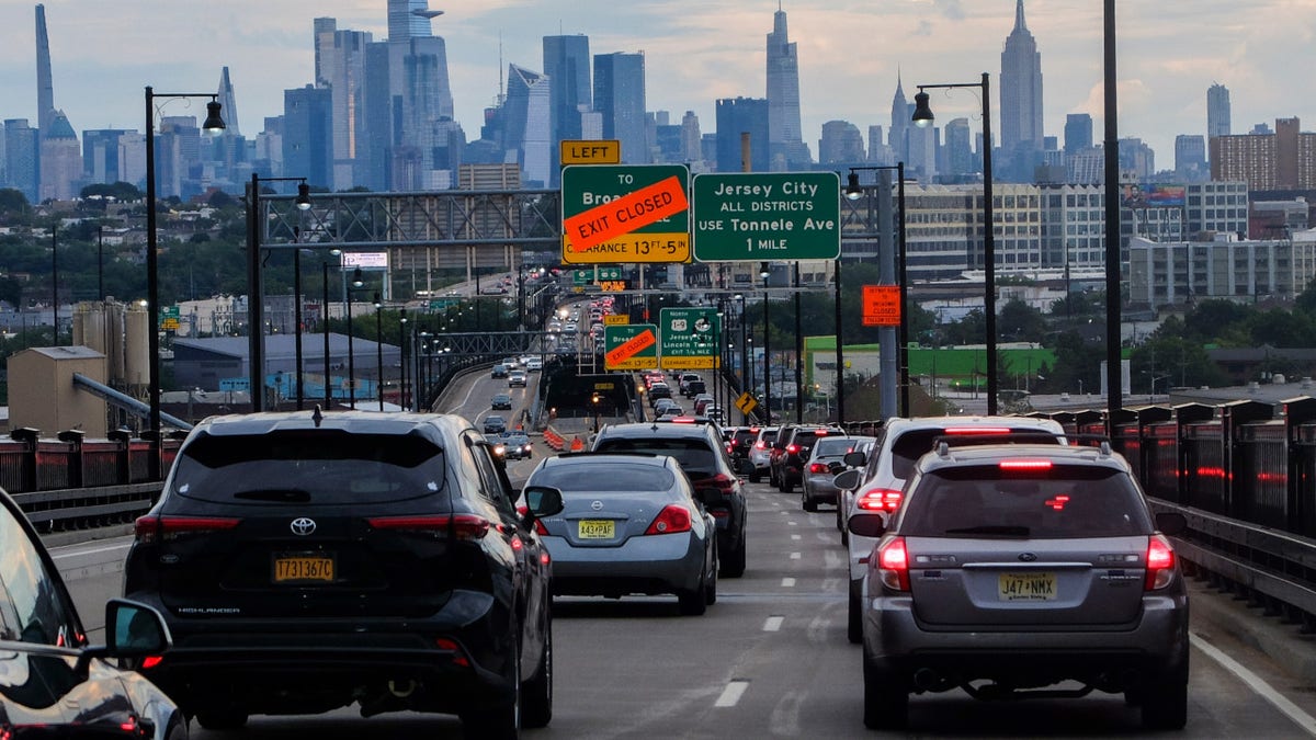 Automobili zaglavljeni u prometnoj gužvi na putu za New York City