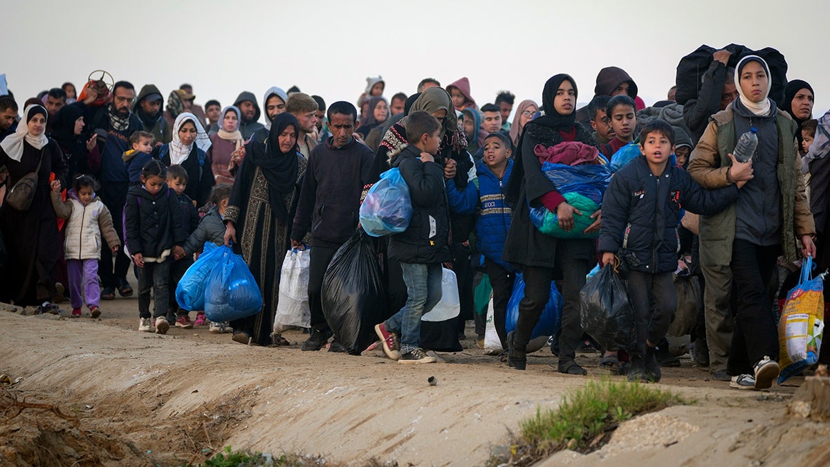 Raseljeni Palestinci vraćaju se kući
