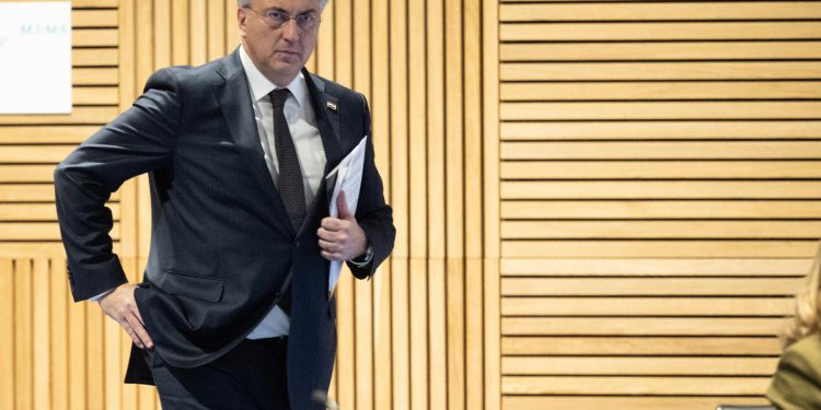 SJEDNICA VLADE Plenković poželio Oscara za ‘Čovjeka koji nije znao šutjeti’ | NACIONAL.HR