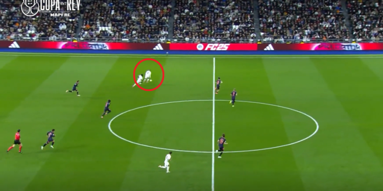 pogodak počevši sa svoje polovice igrališta